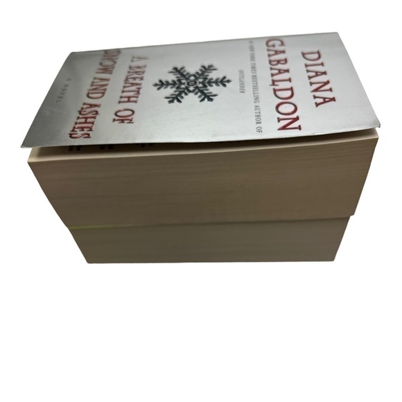 DIANA GABALDON Fiction Books Lot/2 Romance/Time Travel, Fantasy Paperbacks - Picture 4 of 8